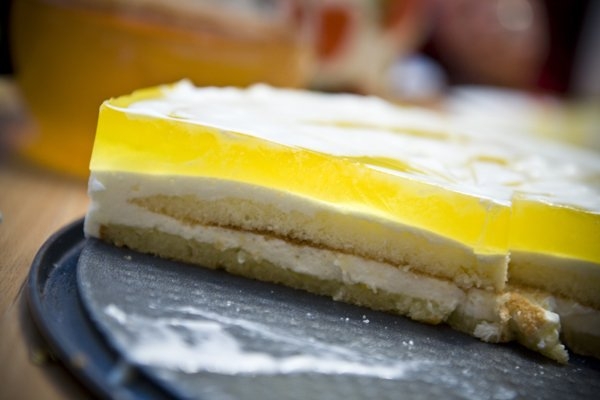 Лимонно-желейный торт